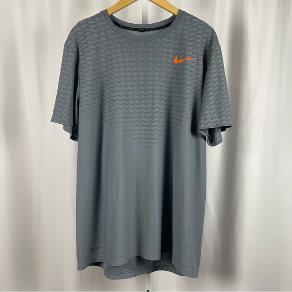 Nike Dry Men's XL Short Sleeve Training Athletic Shirt Sport Running Workout Gym - Picture 1 of 7